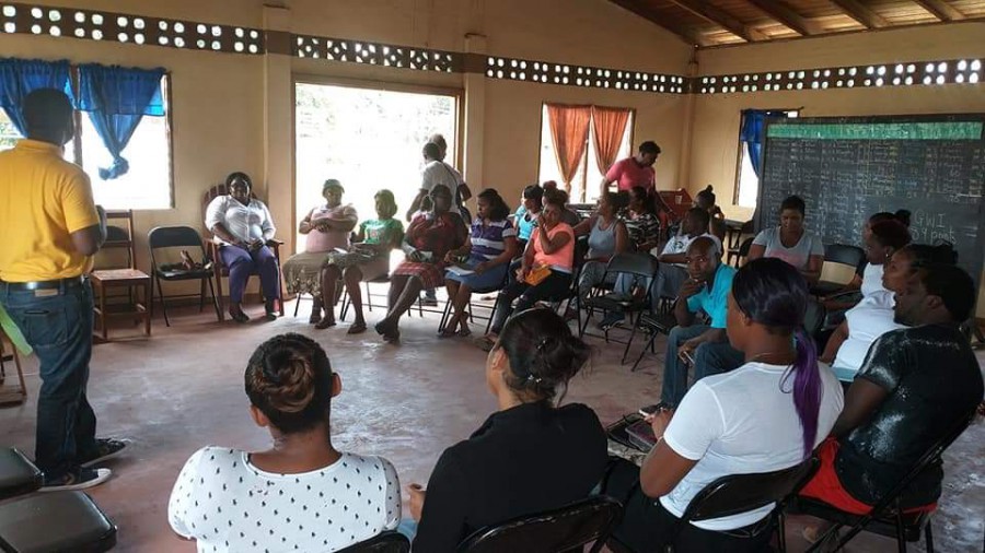 Several Ituni residents participating in training session hosted by the Ministry of Agriculture.